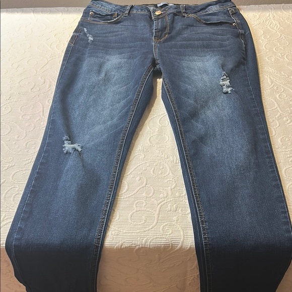 Kensie Blue Effortless Ankle Skinny Jeans with Stretch and Distressed. 10/30 - Picture 8 of 11